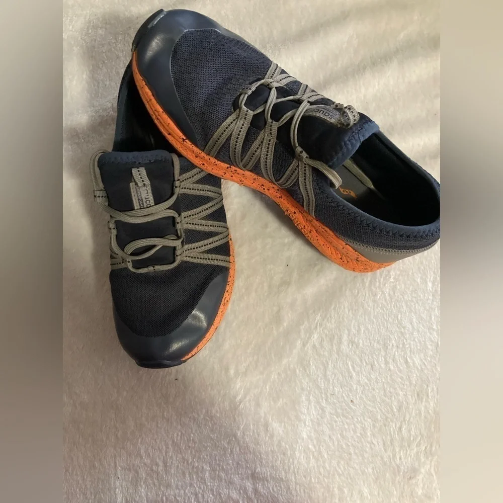 Saucony versafoam shift women’s/youth sneakers size 5M